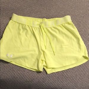 Women’a Under Armour Heat Gear 3” Shorts